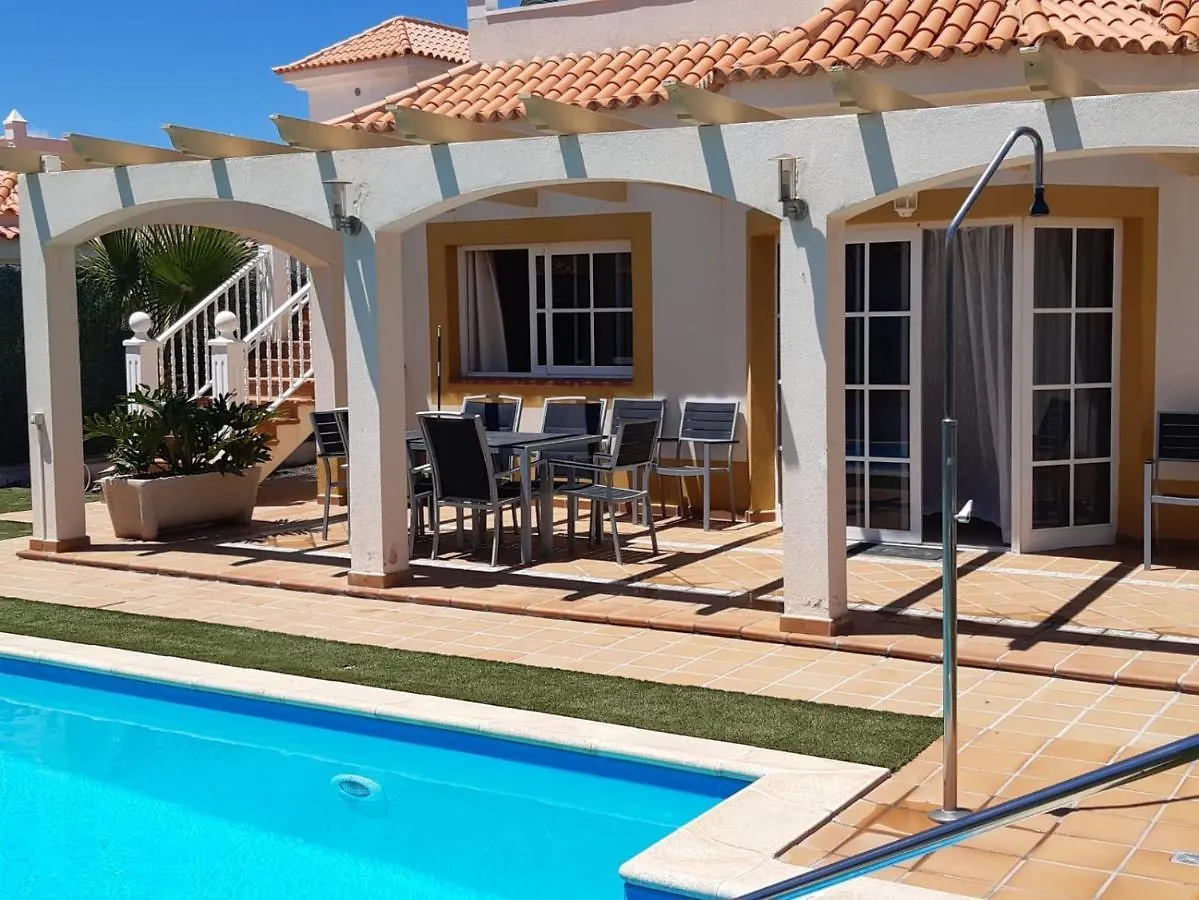 Villa Dwarika, Home Away From Home - Private Heated Pool 칼레타데푸스테 스페인