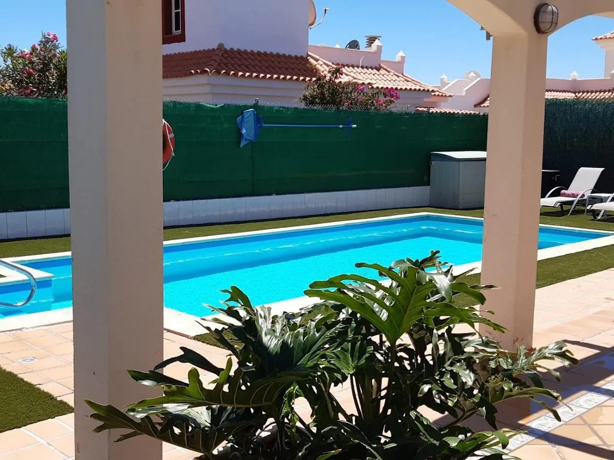 Villa Dwarika, Home Away From Home - Private Heated Pool 칼레타데푸스테 0*,  스페인