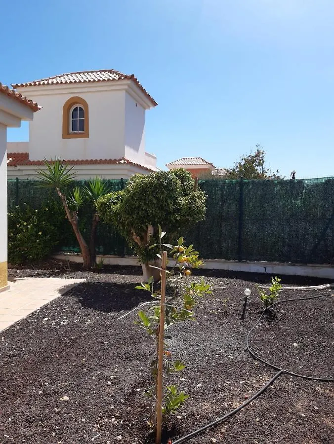 Villa Dwarika, Home Away From Home - Private Heated Pool 칼레타데푸스테 스페인